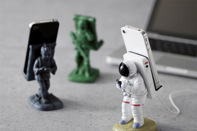 Astronaut iPhone Stand
