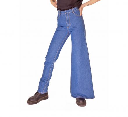You Can Now Get Asymmetrical Jeans If You Can’t Decide Between Skinny Jeans and Wide Leg Jeans