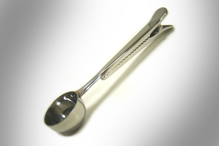 Coffee Measuring Spoon With Clamp - Coffee spoon that doubles as a bag clip to keep coffee fresh