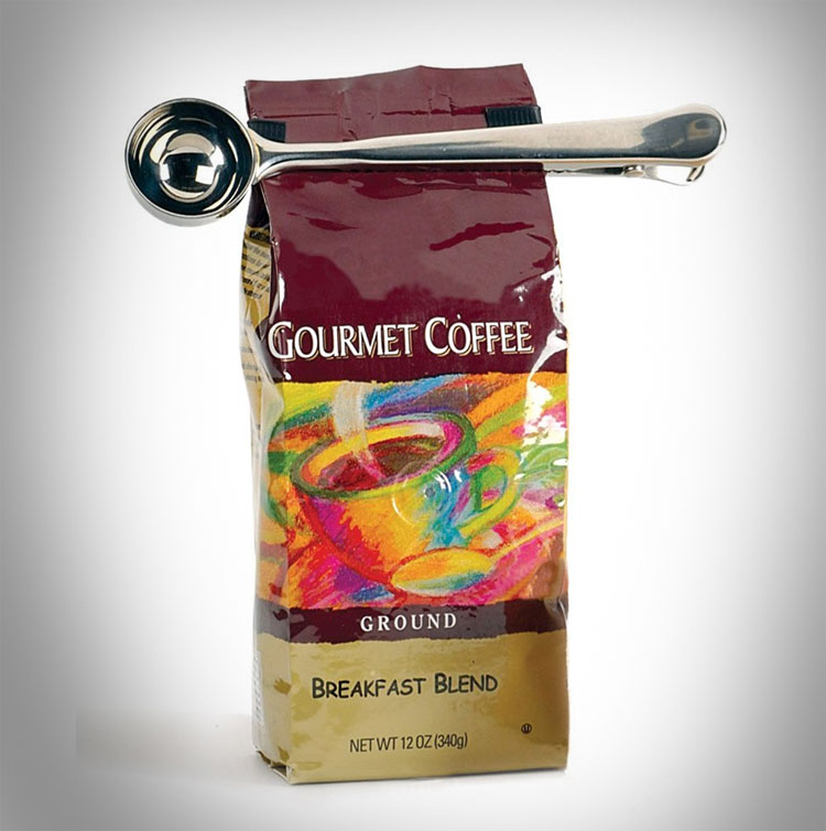 Coffee Measuring Spoon With Clamp - Coffee spoon that doubles as a bag clip to keep coffee fresh