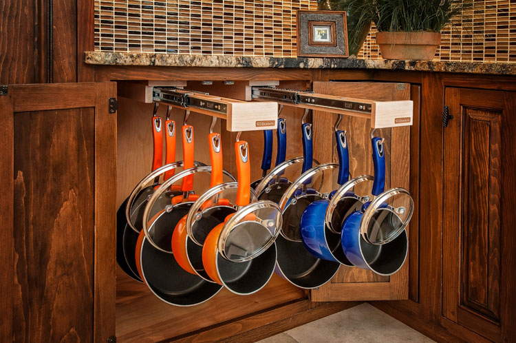 Glideware Sliding Pot Holder