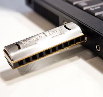 Harmonica Flash Drive