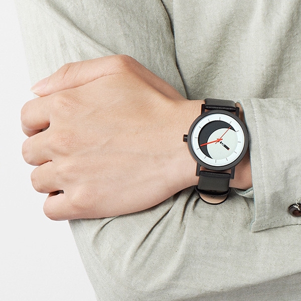 Lunaround Moon Watch