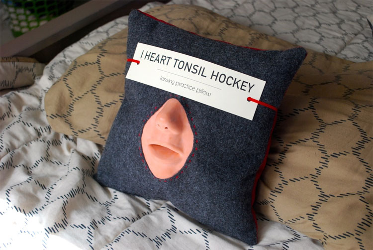 Kissing Practice Pillow - Creepy fake mouth practice kissing pillow