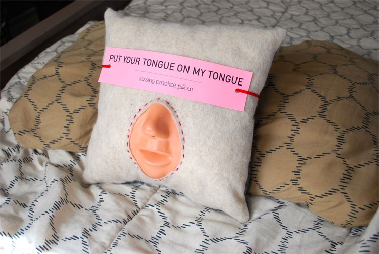 Kissing Practice Pillow - Creepy fake mouth practice kissing pillow