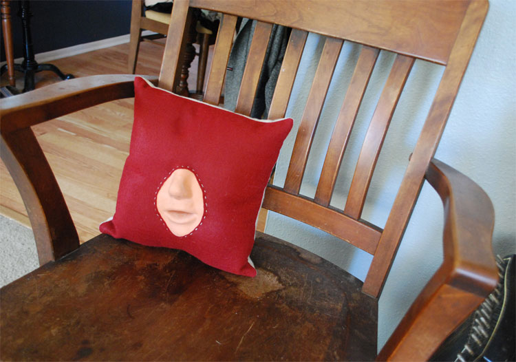 Kissing Practice Pillow - Creepy fake mouth practice kissing pillow