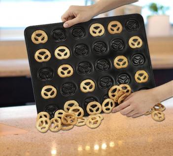 Mini Pretzel Baking Pan