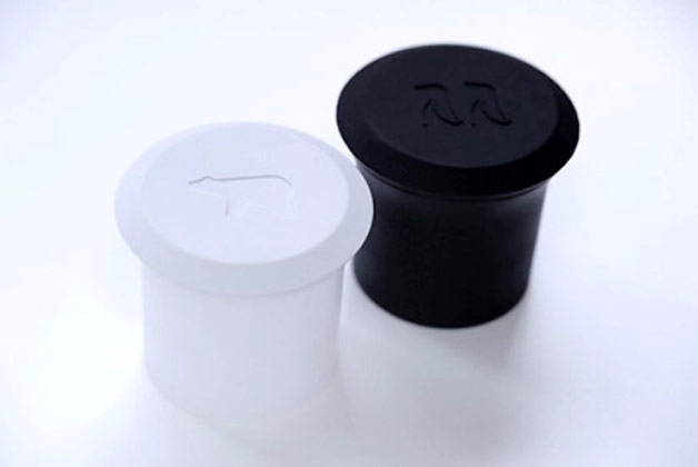 Arctic Ice Molds Show Polar Bears and Penguins Walking On Glaciers - Polar bear and penguins ice cube molds