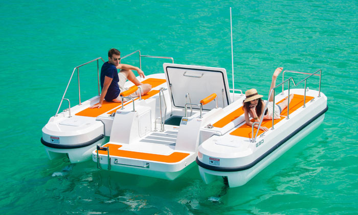 Ego Submarine: A Personal Boat/Submarine Hybrid Watercraft
