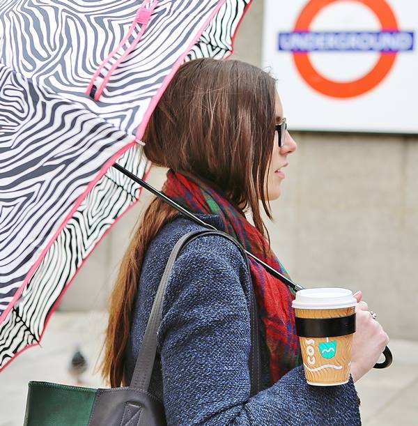 Pivoting Umbrella Drink Holder