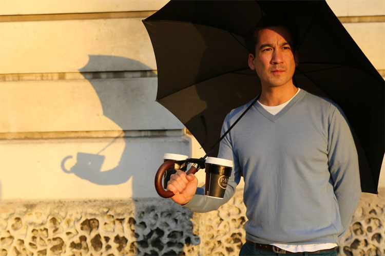 Pivoting Umbrella Drink Holder