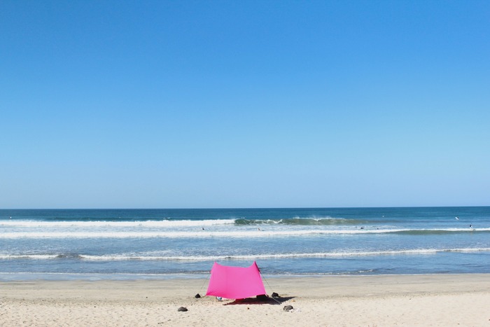 Stake-less beach sunshade