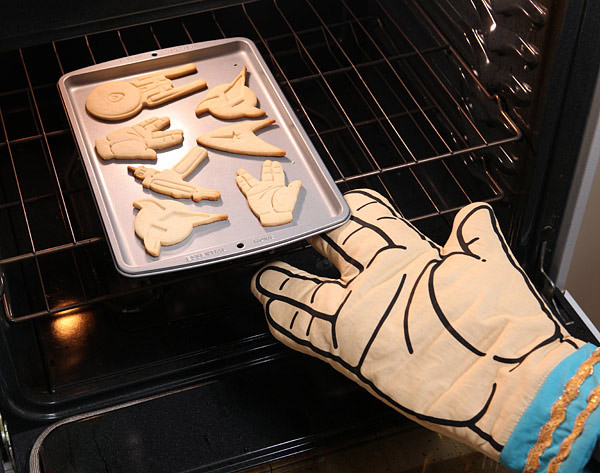 Star Trek Spock Oven Mitt 1