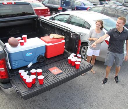 Tailgate Pong Installs Onto Your Truck’s Tailgate for Outdoor Beer Pong