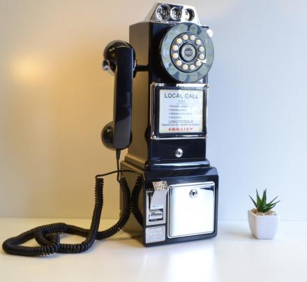 This 1950’s Payphone Actually Works As Your Home Phone