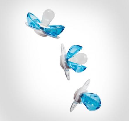 This Pacifier Automatically Closes When It’s Dropped