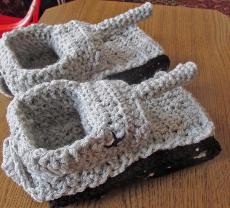 Crochet Tank Slippers - Funny tank shaped knit slippers