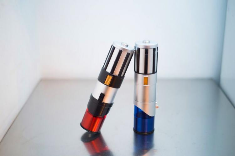 Star Wars Lightsaber Salt and Pepper Set - Mini electric lightsaber salt and pepper grinders