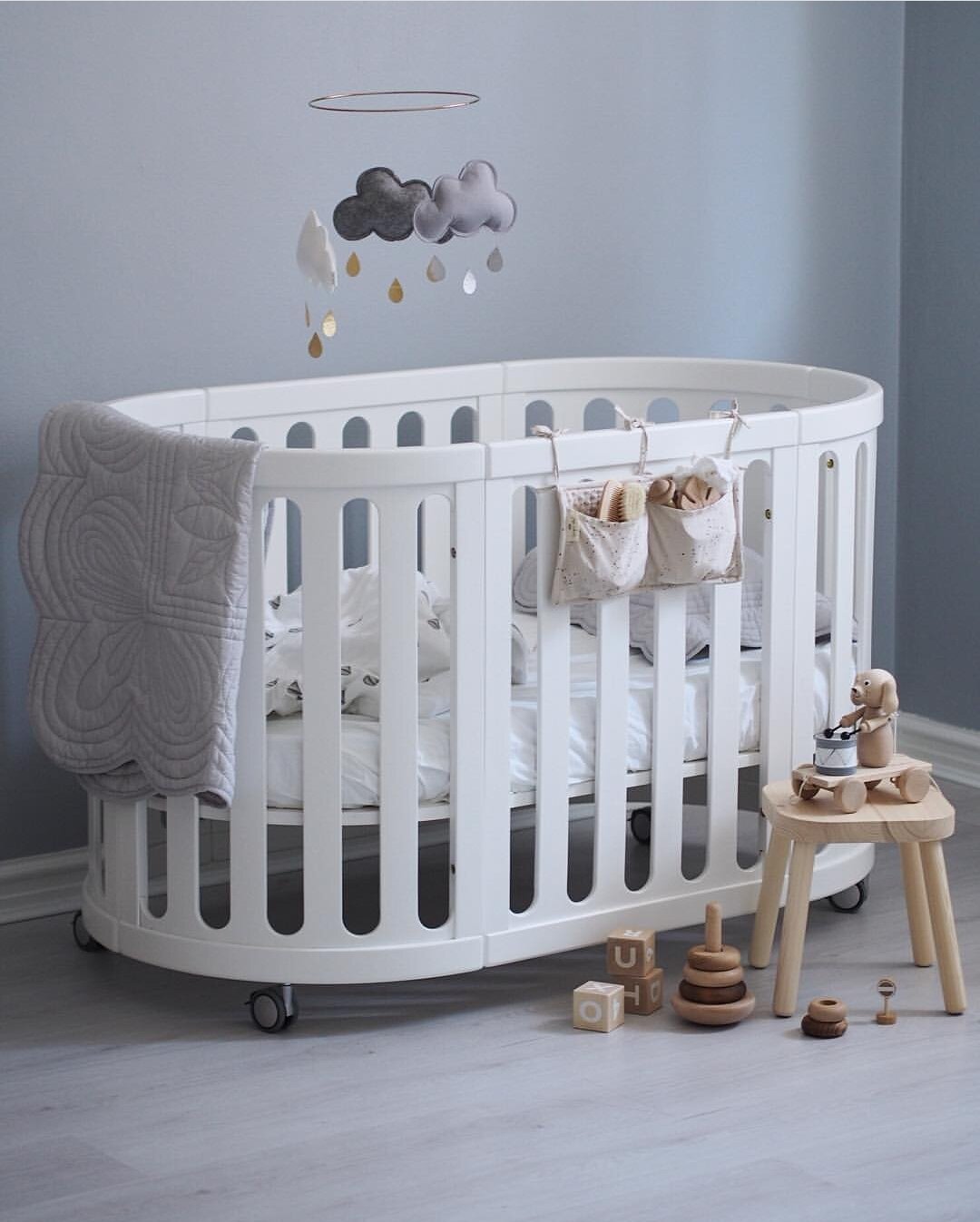 4-in-1 Convertible Crib - Crib converts to bassinet and toddler bed