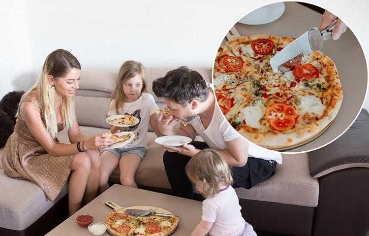 4-in-1 Pizza Cutter Doubles as a Pizza Serving Spatula - Multi-purpose pizza slicer