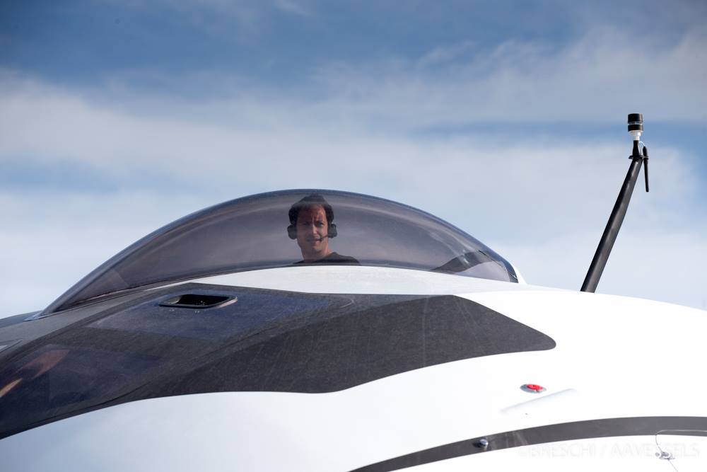 Advanced Aerodynamic Vessels A2V Super-fast Catamaran yacht vessel - Evil villain boat