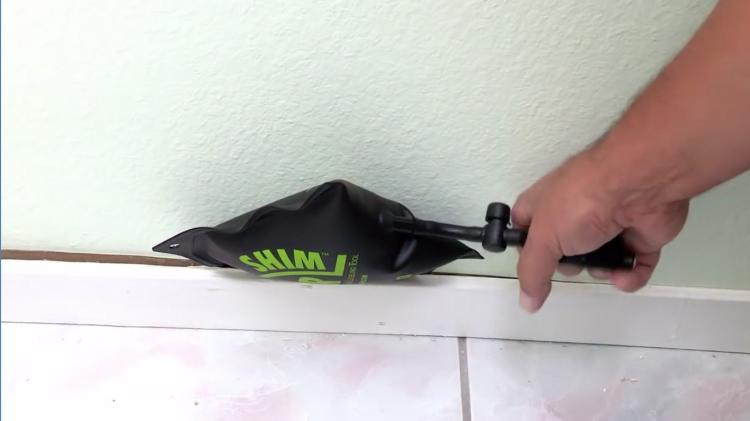 AirShim Inflatable Pry Bar and Leveling Tool