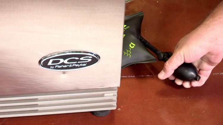 AirShim Inflatable Pry Bar and Leveling Tool