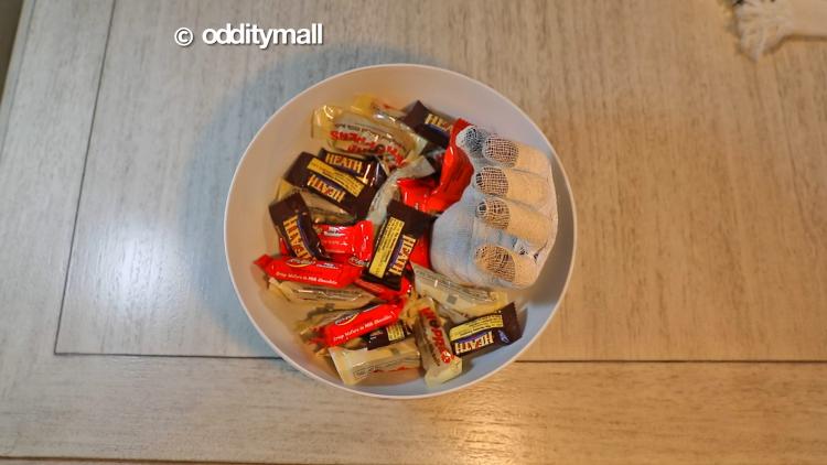 Moving Monster Hand Candy Bowls - Animated witch hand Halloween candy bowls - Mummy hand candy bowl