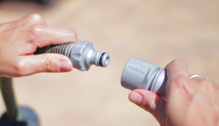 Aquapaw Palm Dog Scrubber and Sprayer - Spray water from your palm to wash your dog - connects to garden hose or shower head