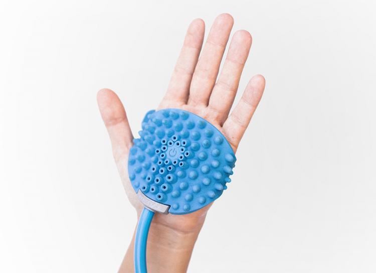 Aquapaw Palm Dog Scrubber and Sprayer - Spray water from your palm to wash your dog - connects to garden hose or shower head
