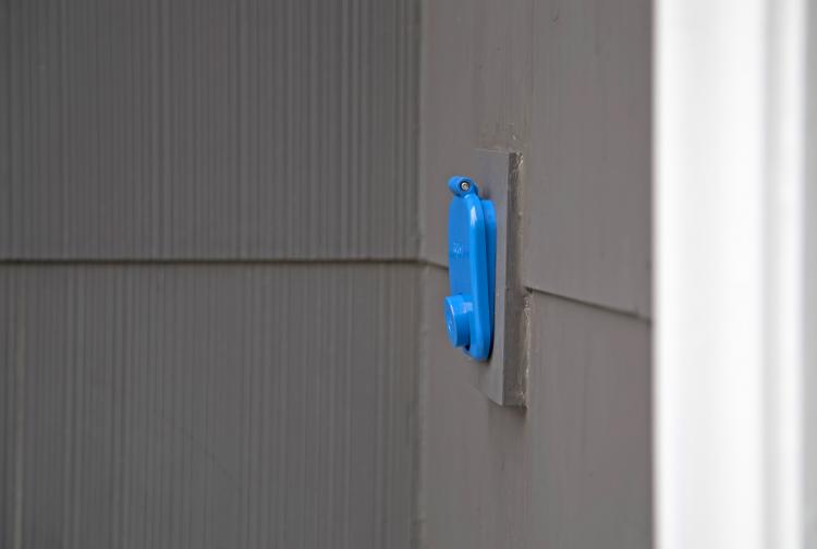Aquor Home Hydrant - Fire hydrant connection for your outdoor water faucet - Modern garden spigot replacement