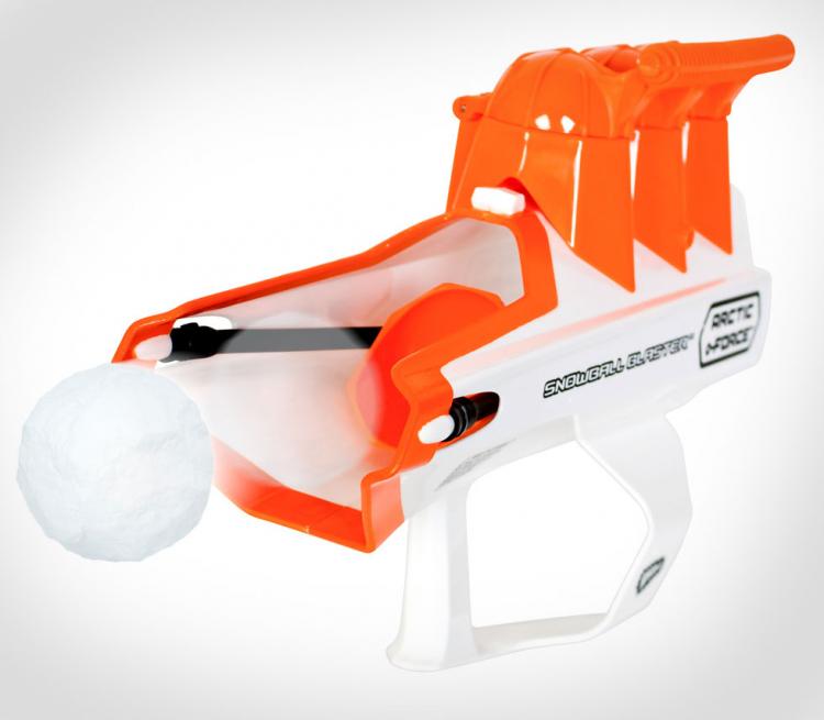 Snowball Blaster Gun: Launches Snowballs Up To 80 Feet