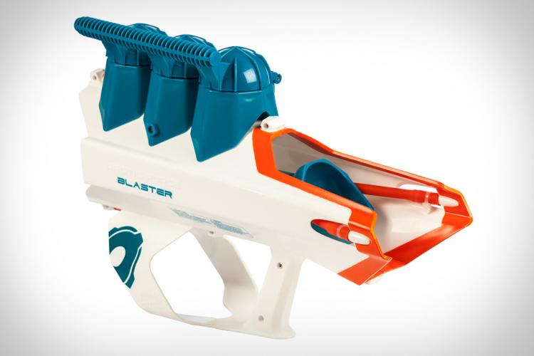 Snowball Blaster Gun: Launches Snowballs Up To 80 Feet
