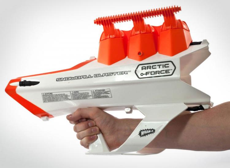 Snowball Blaster Gun: Launches Snowballs Up To 80 Feet