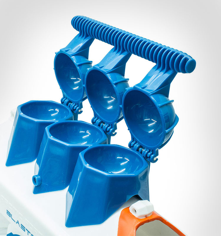Snowball Blaster Gun: Launches Snowballs Up To 80 Feet