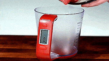 Auto-Measuring Cup With Built-In Digital Scale - Digital Measuring Cup