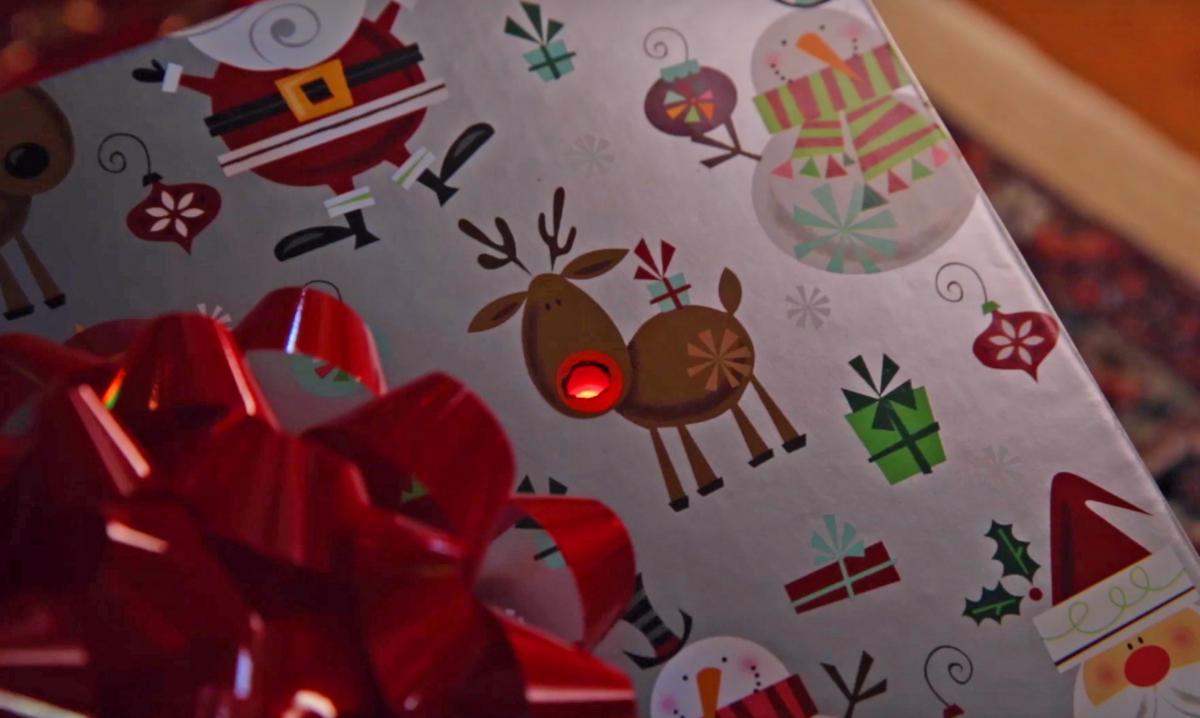 HoHoHoH2o - Automatic Christmas Tree Watering Device Is Disguised As a Present