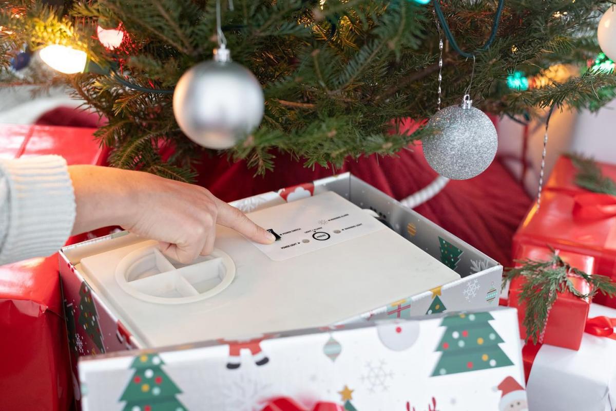 HoHoHoH2o - Automatic Christmas Tree Watering Device Is Disguised As a Present
