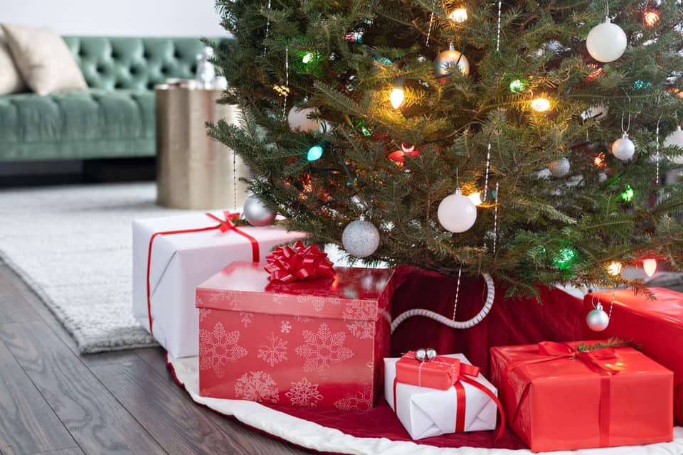 HoHoHoH2o - Automatic Christmas Tree Watering Device Is Disguised As a Present