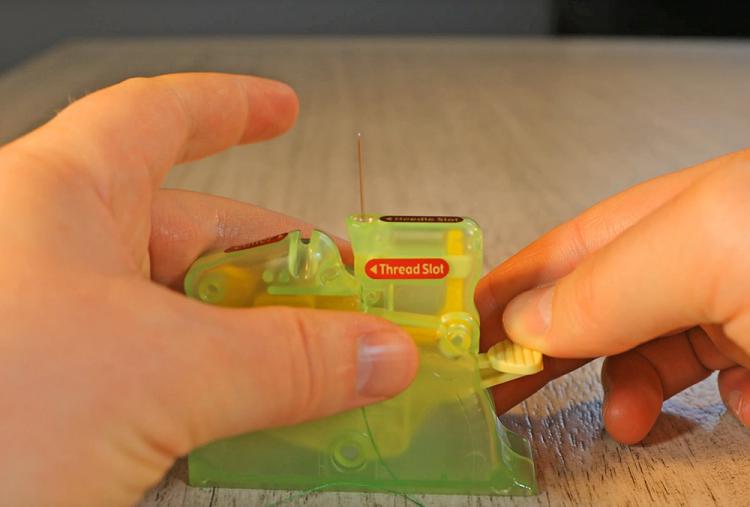 Automatic Needle Threading Machine - Needle Threader