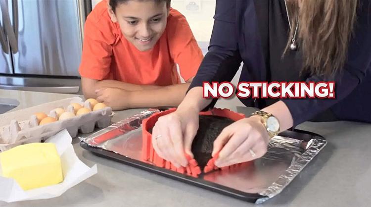 Bake Snake: Flexible Cake Molder Lets You Bake Any Shaped Cake
