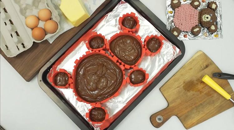 Bake Snake: Flexible Cake Molder Lets You Bake Any Shaped Cake