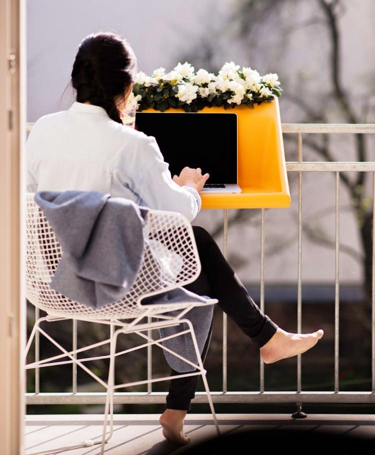 BalKonzept Balcony Desk - Mini Desk hangs over balcony fence
