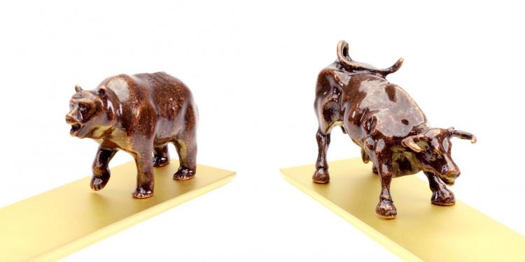 Bear or Bull Market Kinetic Moving Sculpture Shows Market Status In Real-time - Best desk ornament stock market gadget
