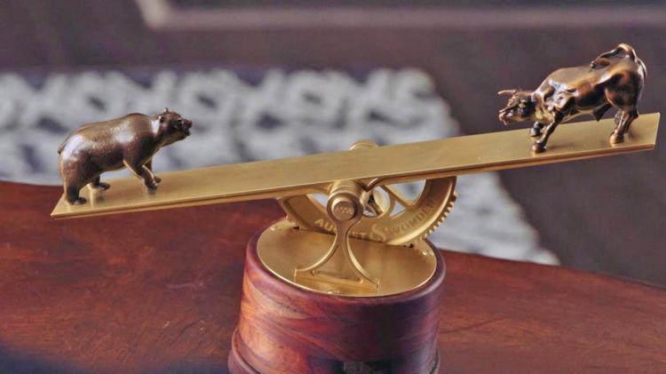 Bear or Bull Market Kinetic Moving Sculpture Shows Market Status In Real-time - Best desk ornament stock market gadget