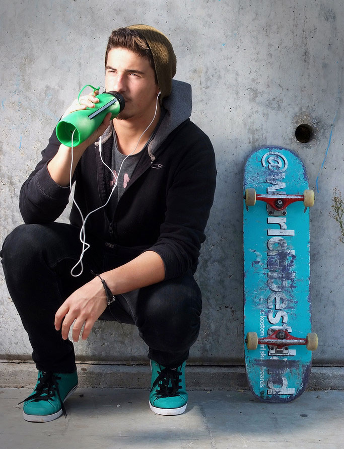 Beat Bottle - Water Bottle That Holds Your iPhone