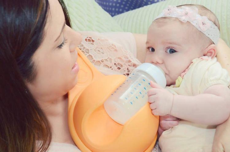 Beebo - Hands Free Baby Bottle Holder