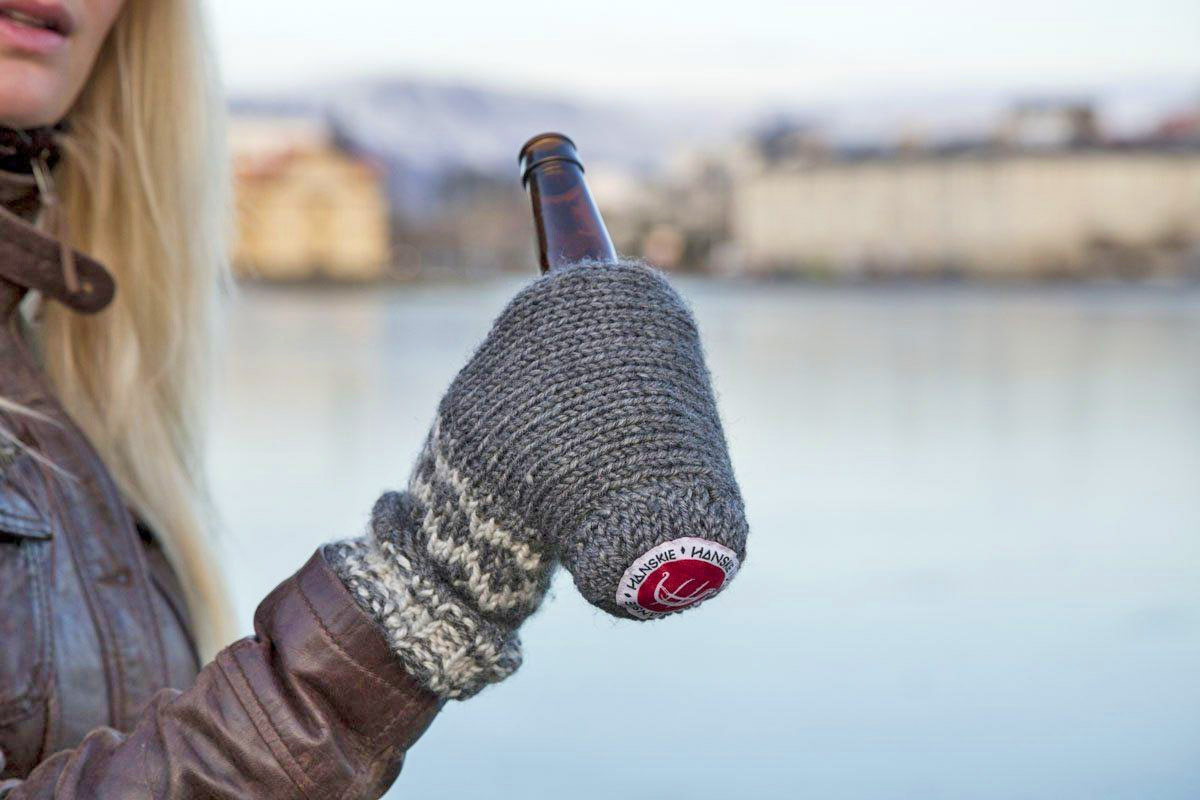 Beer Mitts - Beer koozie mittens hold your beer in the winter