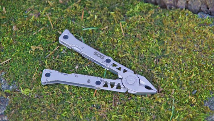 SOG Sync II - Belt Buckle Multi-tool - Belt buckle that's filled with tools