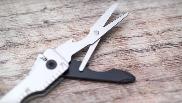 SOG Sync II - Belt Buckle Multi-tool - Belt buckle that's filled with tools